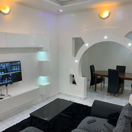 Matano Guest House Brikama Екстер'єр фото