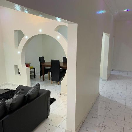 Matano Guest House Brikama Екстер'єр фото