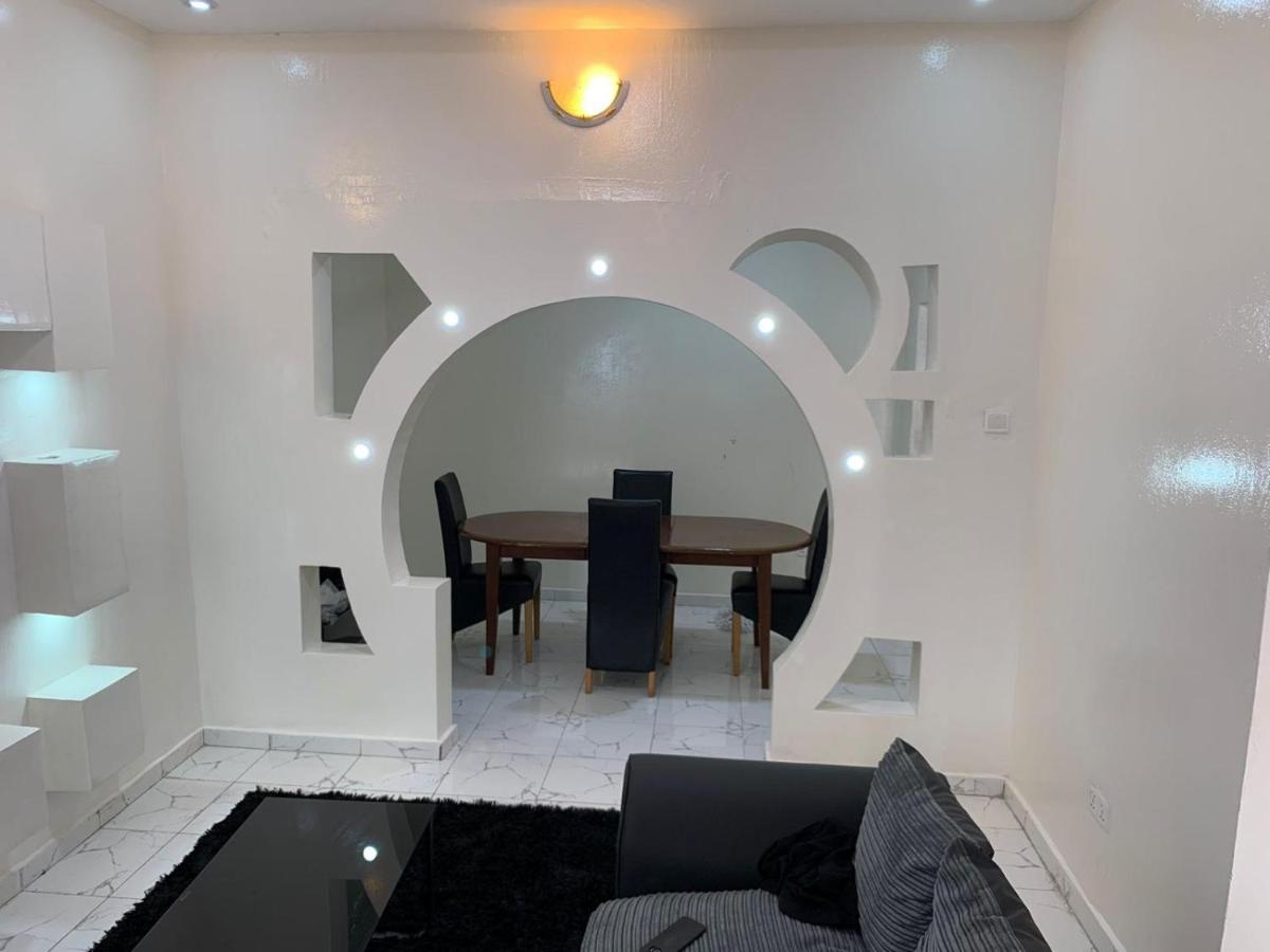 Matano Guest House Brikama Екстер'єр фото