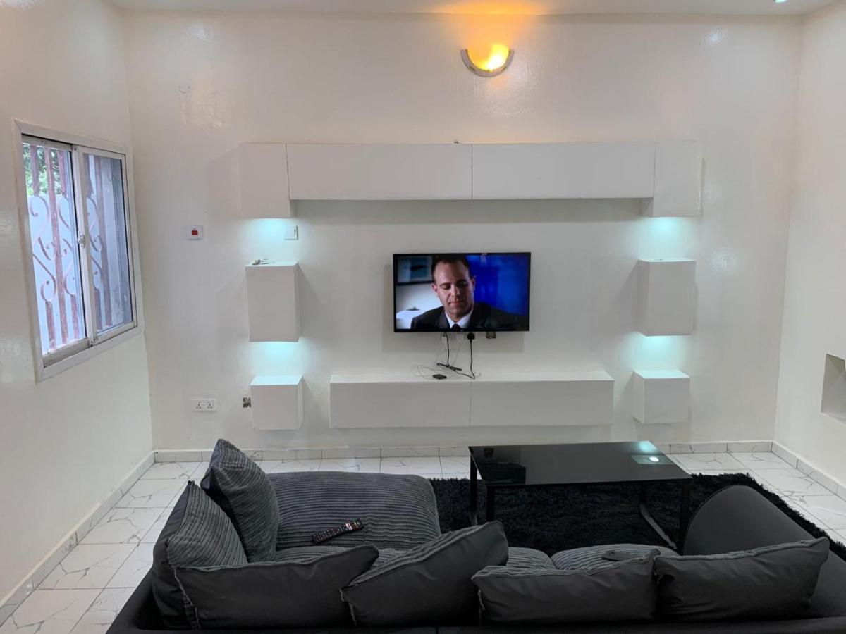 Matano Guest House Brikama Екстер'єр фото
