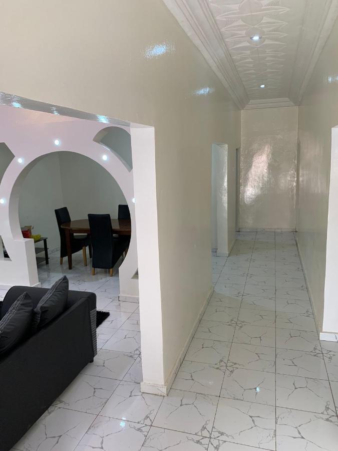 Matano Guest House Brikama Екстер'єр фото