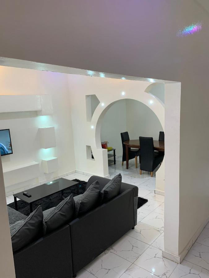 Matano Guest House Brikama Екстер'єр фото