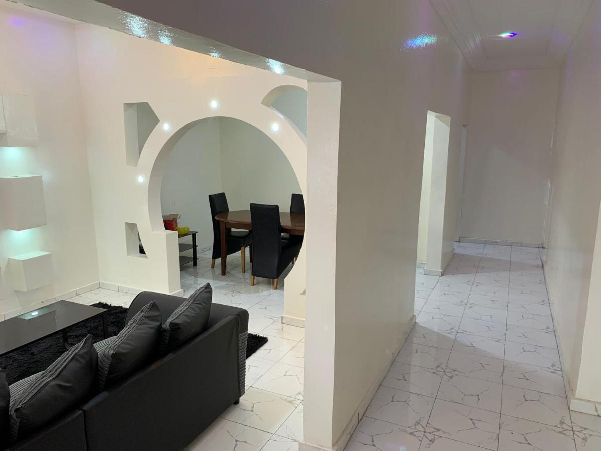 Matano Guest House Brikama Екстер'єр фото